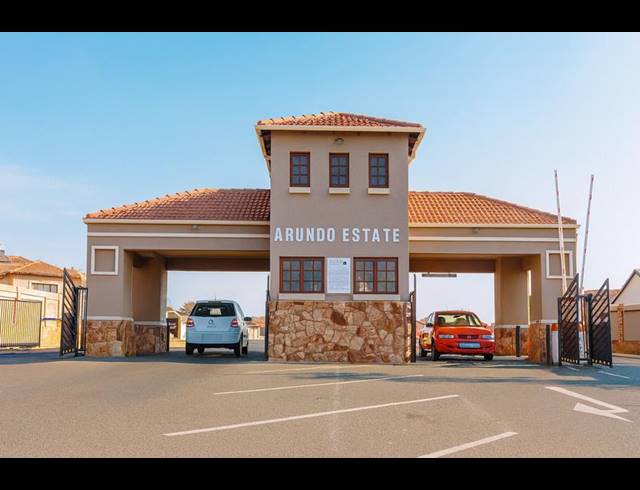 3 BEDROOM TOWNHOUSE FOR SALE IN ARUNDO ESTATE